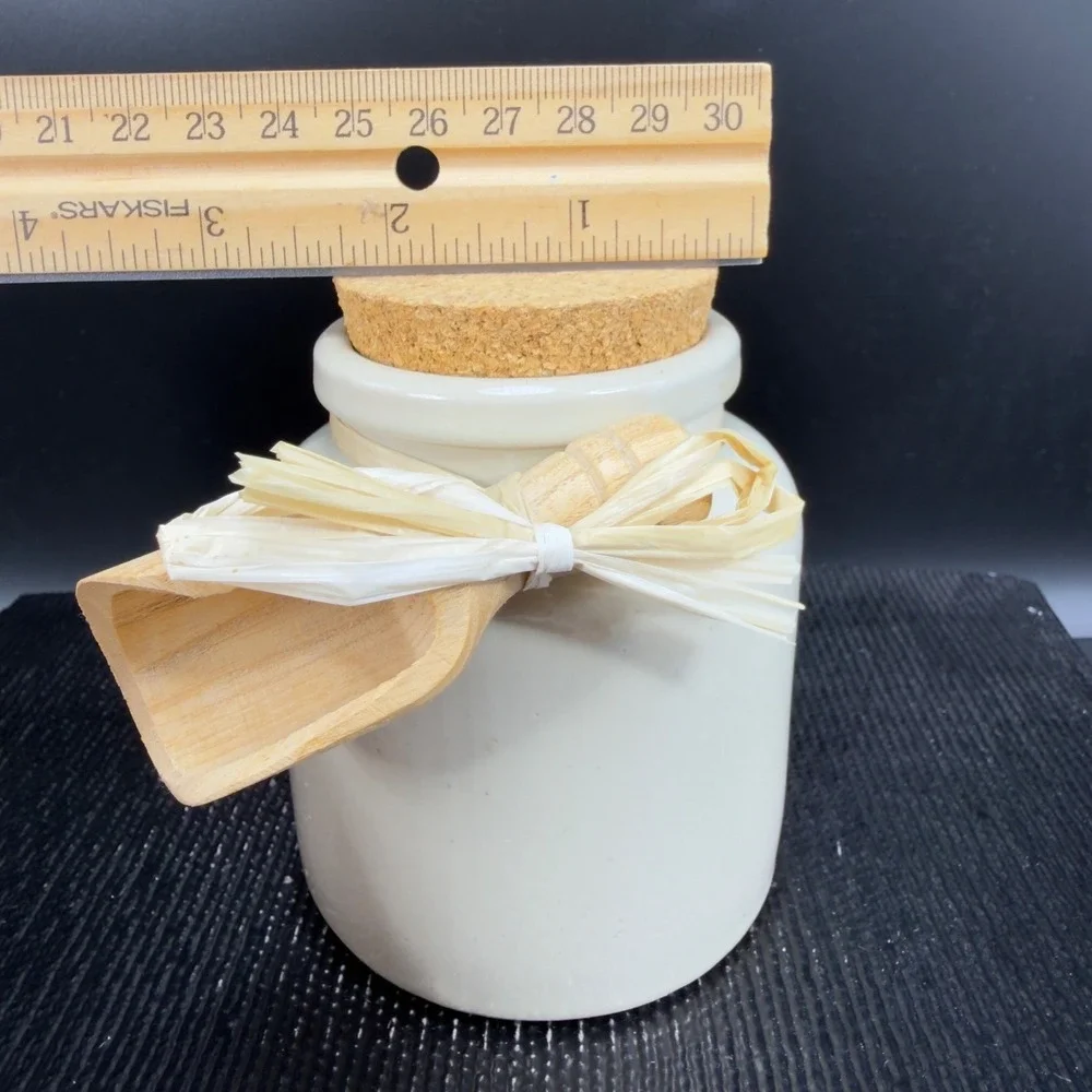 IL Boschetto Italy Ceramic Spice Jar with Cork Lid and‎ Wooden Scoop Cream White